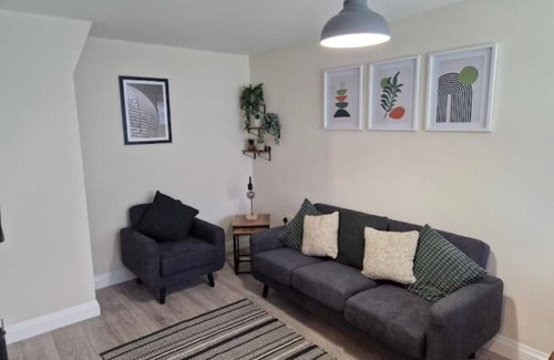 Birmingham Apartment | Convenient Stay at Vicarage Close with Free Parking