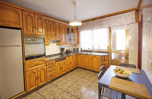 O Vicedo Apartment | Vicedo Bay View: Relaxing Retreat with Amazing Ocean Views