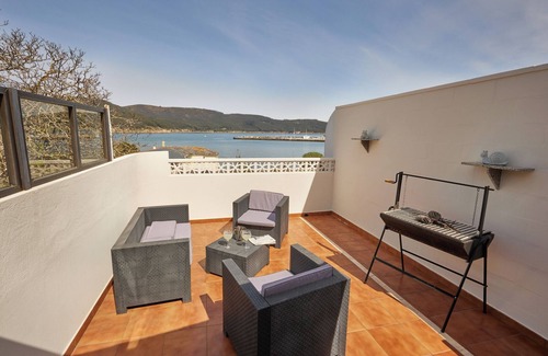 O Vicedo Apartment | Vicedo Bay View: Relaxing Retreat with Amazing Ocean Views