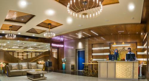 Ramanathapuram Hotel | Elegant Viceroy Residency Manor: Rated 9/10 with Dining