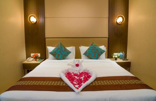 Ramanathapuram Hotel | Elegant Viceroy Residency Manor: Rated 9/10 with Dining