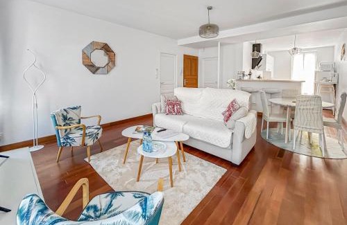 Thermal Apartment | Elegant Triangle d'Or: Family-Friendly with 9.5 Rating