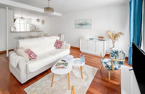 Thermal Apartment | Elegant Triangle d'Or: Family-Friendly with 9.5 Rating
