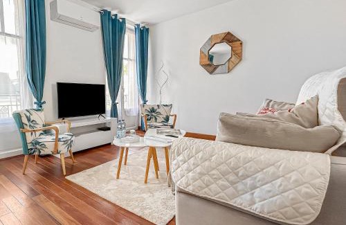 Thermal Apartment | Elegant Triangle d'Or: Family-Friendly with 9.5 Rating