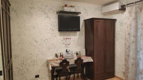 Zona XIX Casal Morena House | VichyeNichy: Family-Friendly Retreat with Hot Tub & Dining