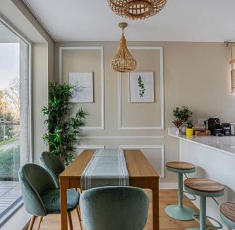 Uxbridge North Apartment | Guest Rated 9.7: Stay at Vick's House with Breakfast