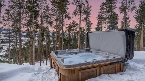 The Highlands House | Family-Friendly Retreat at Vickery's Vantage Awaits