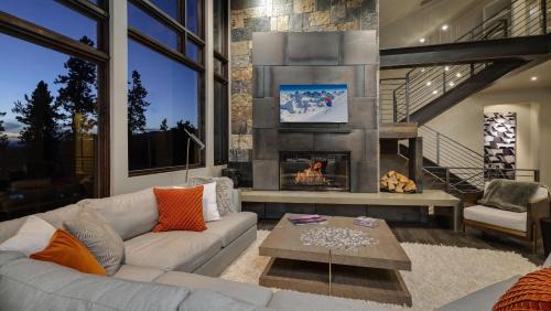 The Highlands House | Family-Friendly Retreat at Vickery's Vantage Awaits