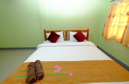 Nong Yat Hotel | Budget-Friendly Vickview Place with Family Kitchen Amenities