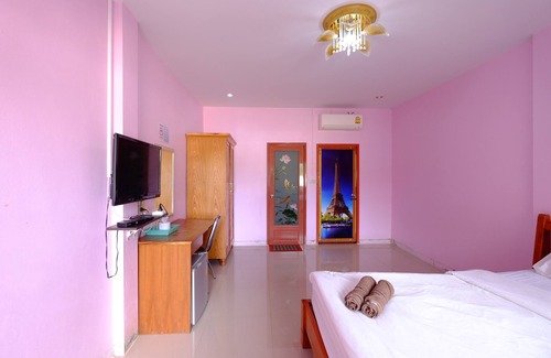 Nong Yat Hotel | Budget-Friendly Vickview Place with Family Kitchen Amenities