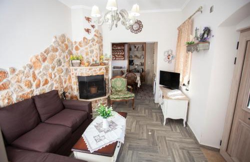Kefalos Apartment | Discover Vicky's House: 4-Star Family-Friendly Retreat
