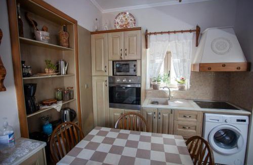 Kefalos Apartment | Discover Vicky's House: 4-Star Family-Friendly Retreat
