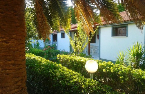 Skala Kallonis Apartment | Guest-Favorite Vicky Studios and Apartments for Families