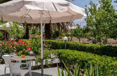 Skala Kallonis Apartment | Guest-Favorite Vicky Studios and Apartments for Families