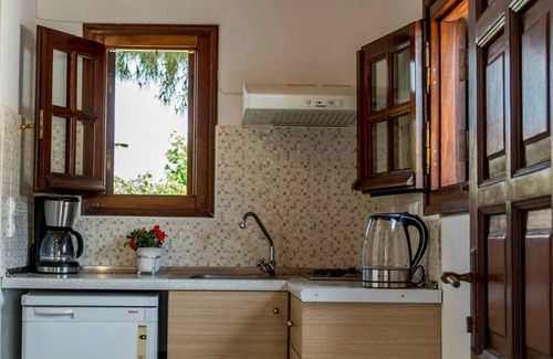 Skala Kallonis Hotel | Vicky Studios: Ocean View with Breakfast & Family-Friendly Touch