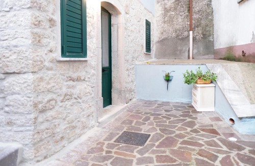 Monteleone di Puglia House | Top-Rated Vicol 8 di Nicabell: Pet & Child Friendly Getaway