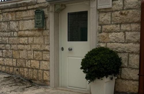 Molfetta House | VICOLO MURO: Pet-Friendly with Oceanfront Views & Breakfast