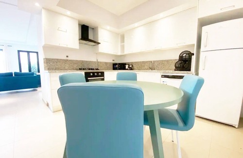 La Marsa Apartment | Victor Hugo: Family-Friendly Stay with Kitchen & Breakfast