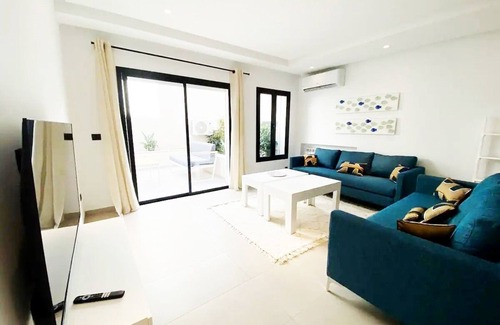 La Marsa Apartment | Victor Hugo: Family-Friendly Stay with Kitchen & Breakfast