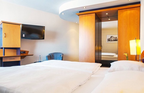 Frankenthal Hotel | Victor's Residenz-Hotel Frankenthal: 4-Star Family Retreat