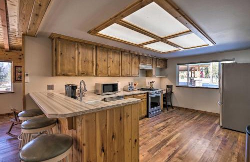 Victor House | Cozy Victor Woodland Cabin Retreat with Fire Pit Awaits