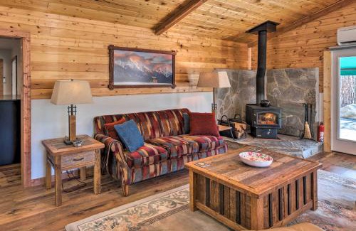Victor House | Cozy Victor Woodland Cabin Retreat with Fire Pit Awaits