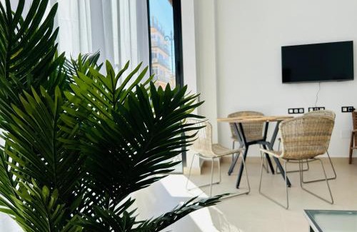 La Victoria Apartment | Premier Stay at Victoria Beach Premium - 4-Star Family Haven