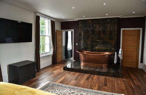Leamington Spa Apartment | Child-Friendly Retreat at Victoria Colonnade Aparthotel