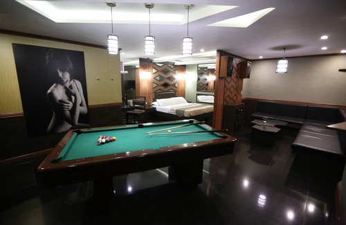 Manila Hotel | Budget-Friendly Stay at Victoria Court North EDSA, Caloocan