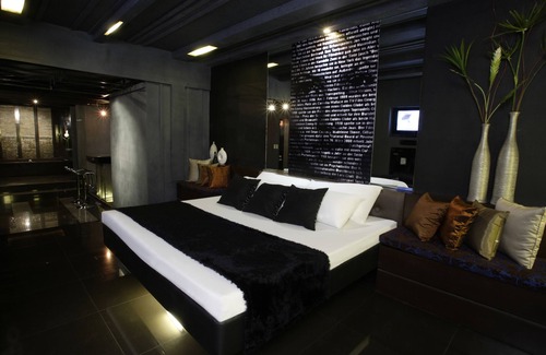 Manila Hotel | Budget-Friendly Stay at Victoria Court North EDSA, Caloocan