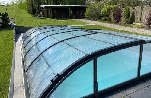Krempachy House | Exceptional Victoria Domek with Oceanfront Pool & Hot Tub