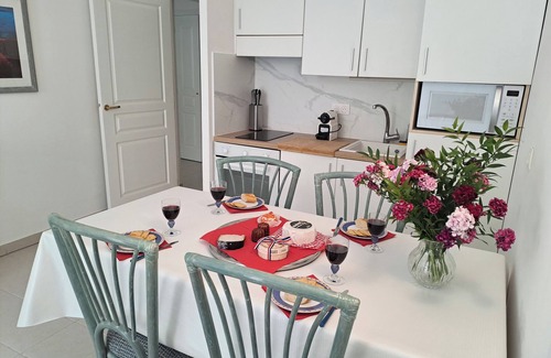 Old Town Apartment | Victoria Garden 1-bedroom apt, near the beaches and town center