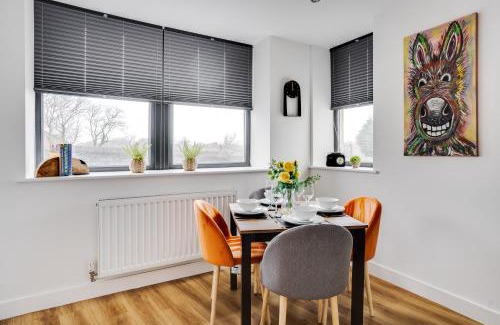 Hyde Apartment | Discover Victoria Home: Ideal for Families & Workers