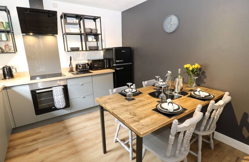 Hepworth Cottage | Family-Friendly Victoria House with Garden in Holmfirth