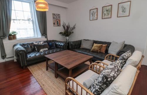 Belford House | Experience Comfortable Stays at Victoria House Hotel