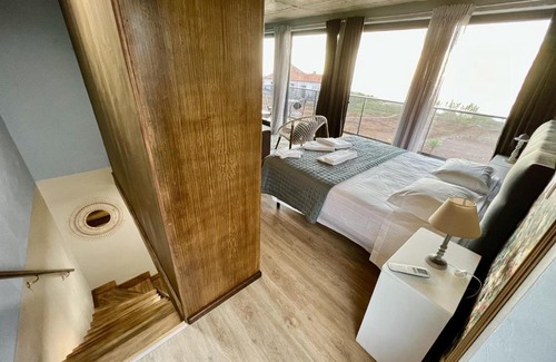Ponta do Pargo Cabin | Elegant Victoria Ocean View Room with Kitchen Amenities
