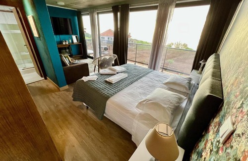 Ponta do Pargo Cabin | Elegant Victoria Ocean View Room with Kitchen Amenities