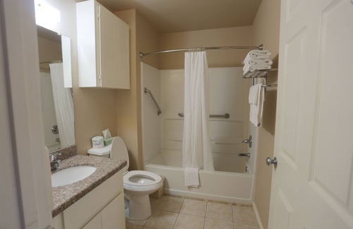 Donna Hotel | Discover Victoria Palms Inn & Suites with Pool and Spa