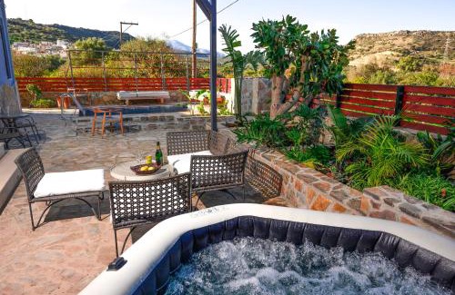 Kalo Chorio Apartment | Elegant Loft Retreat with Jacuzzi, Gym & Perfect 10/10 Rating