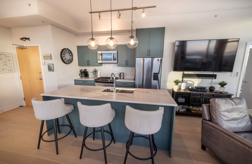 Downtown Victoria Apartment | Impressive Victoria's SEA-Cret: Oceanfront Views & Spa