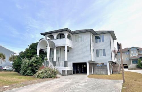 Duck House | Experience Victoria's View: Family-Friendly with Pool Access