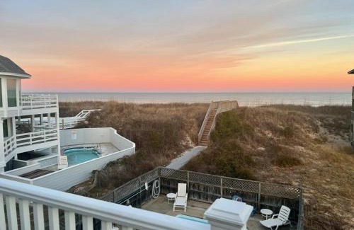 Duck House | Experience Victoria's View: Family-Friendly with Pool Access