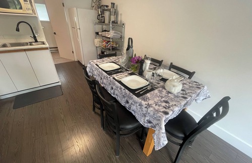 Gordon Head House | Welcoming Victoria Retreat with Ocean View & Pet-Friendly Stay