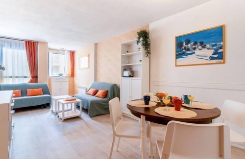 Biarritz Apartment | Oceanfront Victoria Surf with Pool & Spa - 10/10 Rating