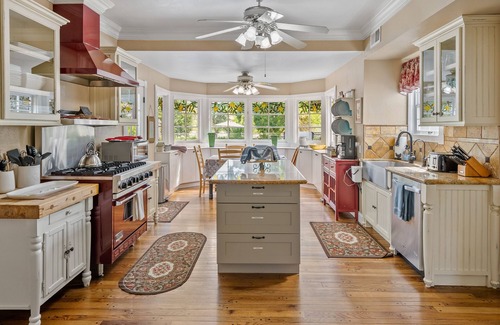 Paso Robles House | Elegant Victorian Manor in Paso Robles Wine Country