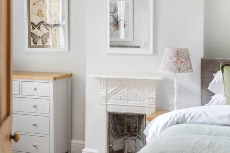 Cambridge House | Stylish 2-Bedroom Family Retreat by the River Cam