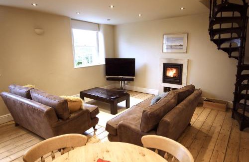 Newton St Loe House | Cozy Victorian Annexe in Bath with Family-Friendly Amenities