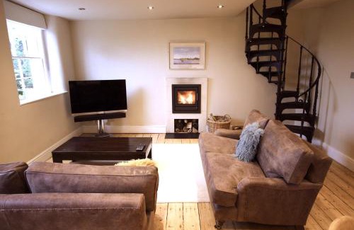 Newton St Loe House | Cozy Victorian Annexe in Bath with Family-Friendly Amenities