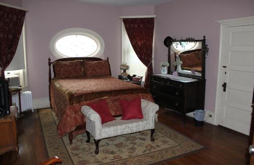 Towanda Bed & Breakfast | Charming Victorian Inn: Pet Friendly & Kid Approved Stay