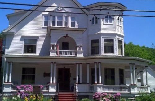Towanda Bed & Breakfast | Charming Victorian Inn: Pet Friendly & Kid Approved Stay